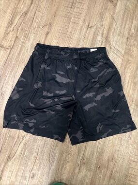 Under Armour Men's XL Camo Athletic Shorts